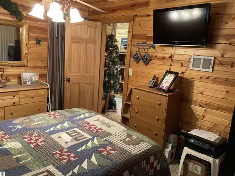 Bedroom - 3548 Lakeside Dr, Lupton, MI 48635 photo 3 of 7