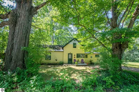 1304 S Richter Rd, Suttons Bay, MI 49682