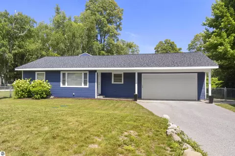 4238 Mollineaux Rd, Frankfort, MI 49635