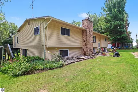 Exterior - 1278 N Waldron Rd, Crystal, MI 48818 photo 2 of 9