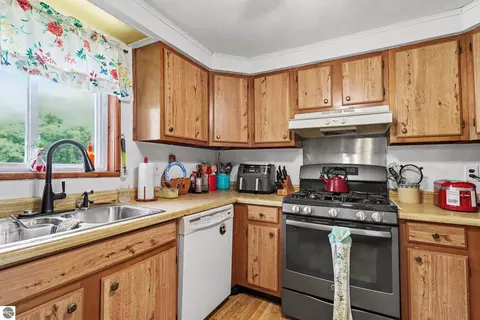 Kitchen - 1278 N Waldron Rd, Crystal, MI 48818 photo 2 of 2