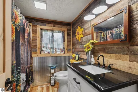 Bath - 1278 N Waldron Rd, Crystal, MI 48818 photo 1 of 3