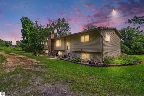 Exterior - 1278 N Waldron Rd, Crystal, MI 48818 photo 8 of 9