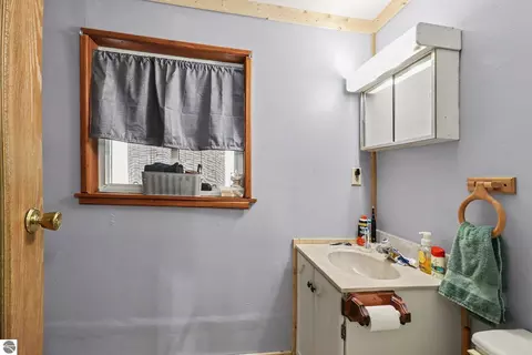 Bath - 1278 N Waldron Rd, Crystal, MI 48818 photo 2 of 3