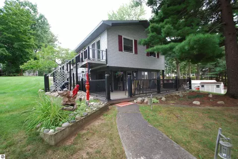 3276 Comanche Trl, West Branch, MI 48661