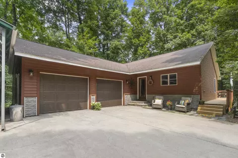 19707 Nine Mile Rd, Copemish, MI 49625