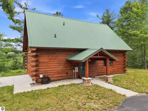 7727 Loggers Dr, Manton, MI 49663
