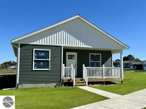 905 Sepia St, Traverse City, MI 49696