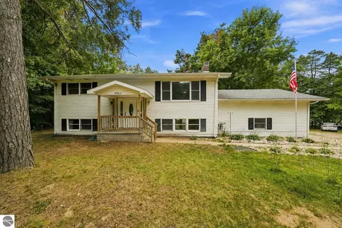 9960 E 13th St, Cadillac, MI 49601
