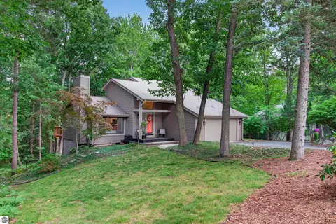 3552 Lookout Pt, Traverse City, MI 49686