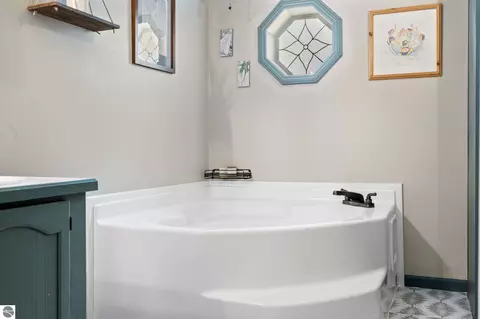 Bath - 3652 S Schomberg Rd, Cedar, MI 49621 photo 5 of 7