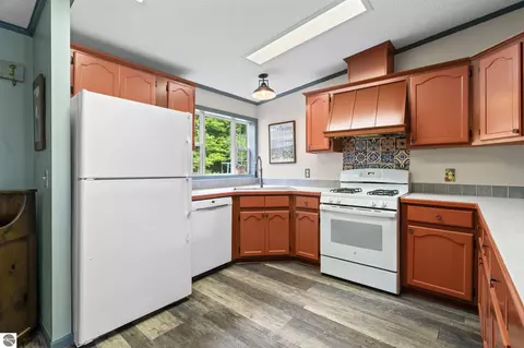 Kitchen - 3652 S Schomberg Rd, Cedar, MI 49621 photo 3 of 6