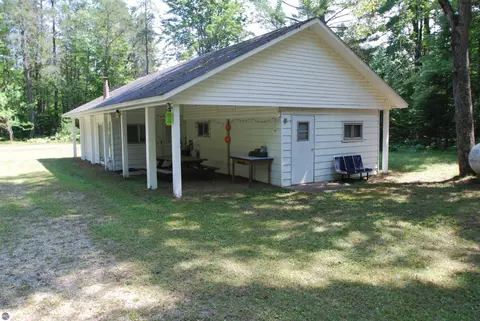 Exterior - 5295 Cedar Lake Rd, Gladwin, MI 48624 photo 4 of 19