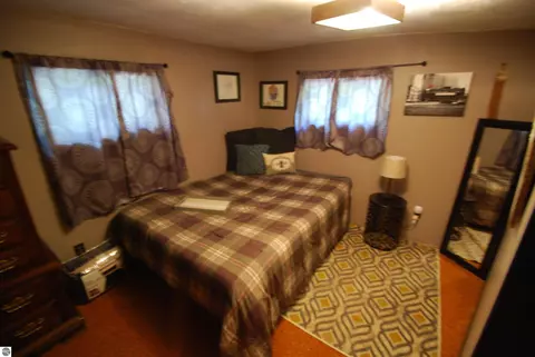 Bedroom - 5295 Cedar Lake Rd, Gladwin, MI 48624 photo 2 of 4