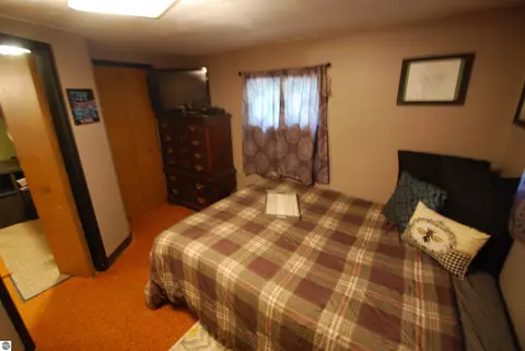 Bedroom - 5295 Cedar Lake Rd, Gladwin, MI 48624 photo 3 of 4
