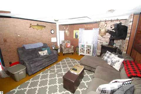 Living - 5295 Cedar Lake Rd, Gladwin, MI 48624 photo 3 of 5