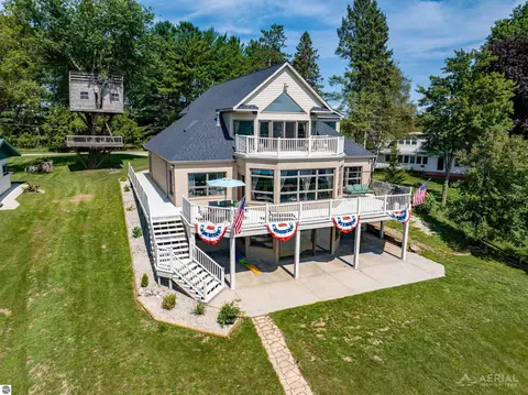 4348 W Lakeside Dr, West Branch, MI 48661