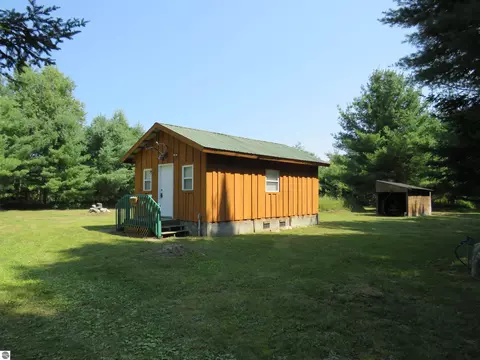 2551 E Simpson Rd, Lake City, MI 49651