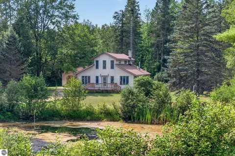 19706 20 Mile Rd, Tustin, MI 49688