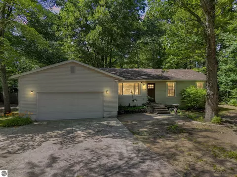 2596 Timber Trl NE, Kalkaska, MI 49646