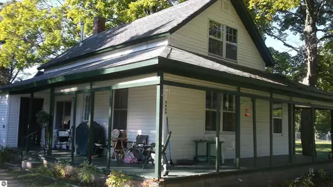 5629 Main St, Rapid City, MI 49676