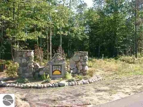 2121 Driftwood Ln, Kalkaska, MI 49646