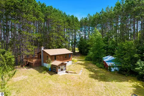 8220 Dell Rd, Kingsley, MI 49649