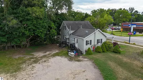 722 N 722 12 N Main St, Mount Pleasant, MI 48858