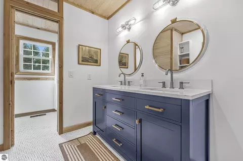 Bath - 7481 E Lincoln Rd, Cedar, MI 49621 photo 3 of 6