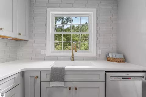 Kitchen - 7481 E Lincoln Rd, Cedar, MI 49621 photo 5 of 7