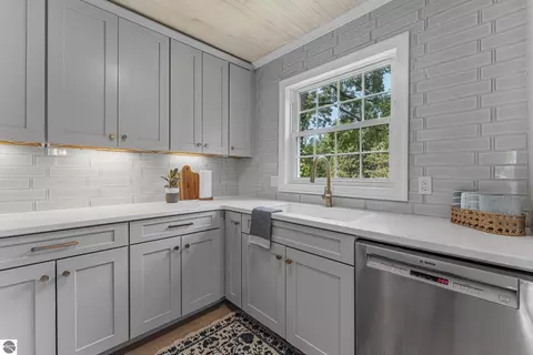 Kitchen - 7481 E Lincoln Rd, Cedar, MI 49621 photo 6 of 7
