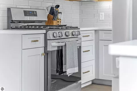 Kitchen - 7481 E Lincoln Rd, Cedar, MI 49621 photo 7 of 7