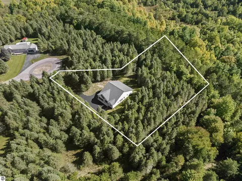 1358 S Lipp Farm Rd, Benzonia, MI 49616