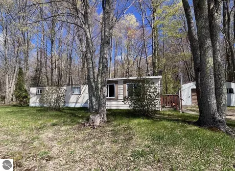 380 Thomas Rd SW, South Boardman, MI 49680