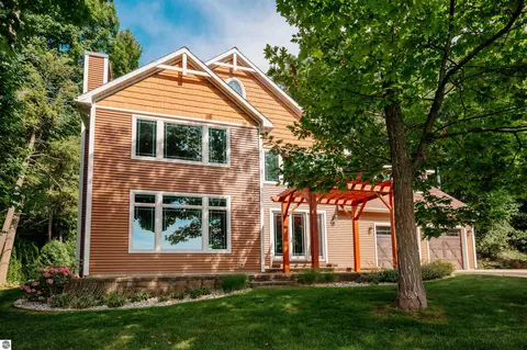 6860 Peninsula Dr, Traverse City, MI 49686