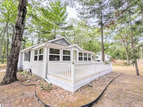 Exterior - 5430 E 9th St, Au Gres, MI 48703 photo 4 of 16