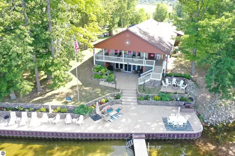 2753 E Ridge Rd, Lupton, MI 48635