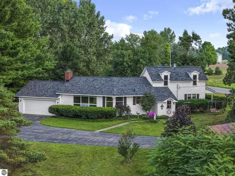 425 Garfield Rd S, Traverse City, MI 49686