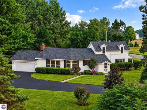 425 Garfield Rd S, Traverse City, MI 49686