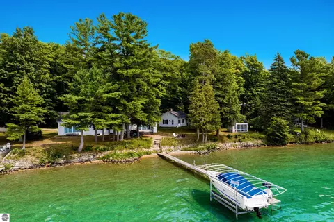 7356 SE Torch Lake Dr, Alden, MI 49612