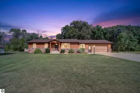 214 N Reed St, Ashley, MI 48806