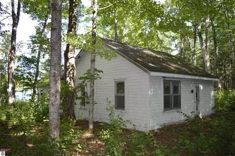 3035 NE Lincoln Dr, Kalkaska, MI 49646