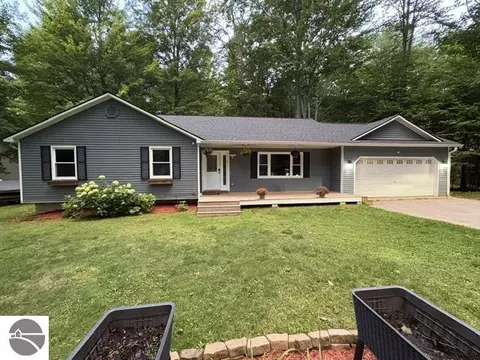8570 Bent Pine Dr, Lake Ann, MI 49650