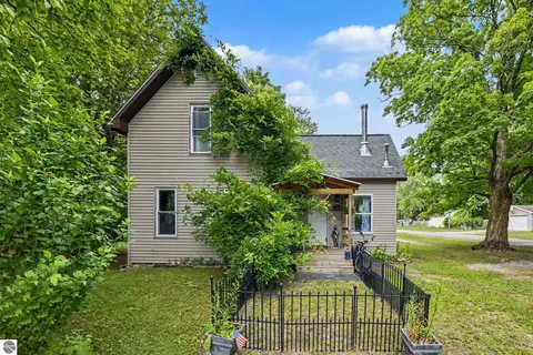 14596 Thompson Ave, Thompsonville, MI 49683