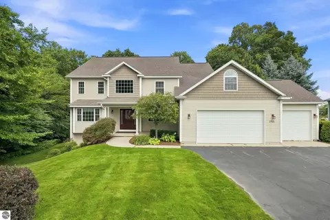 1521 Bee Ct, Traverse City, MI 49696