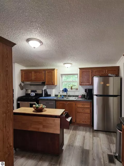 Kitchen - 3560 Pine Tree, Weidman, MI 48893 photo 1 of 3