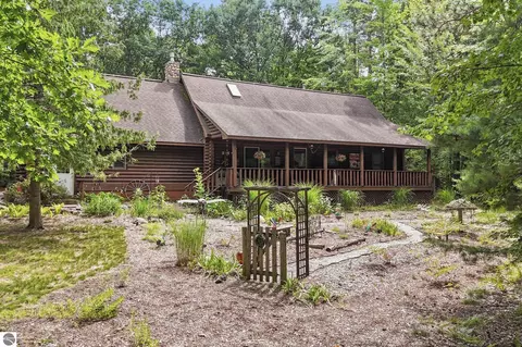 330 Rasho Rd, Traverse City, MI 49696