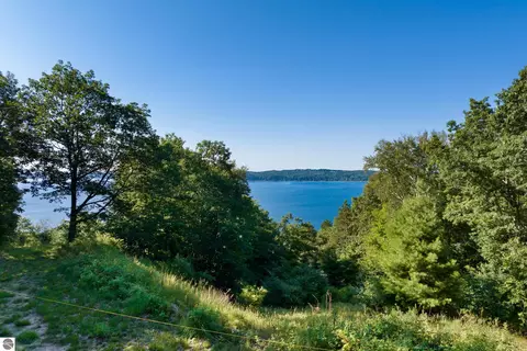 000 Woodsmere Rd, Frankfort, MI 49635