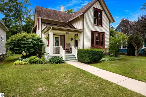 417 W Seventh St, Traverse City, MI 49684