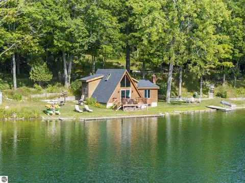 17703 N Sweet Lake Rd, Lake Ann, MI 49650